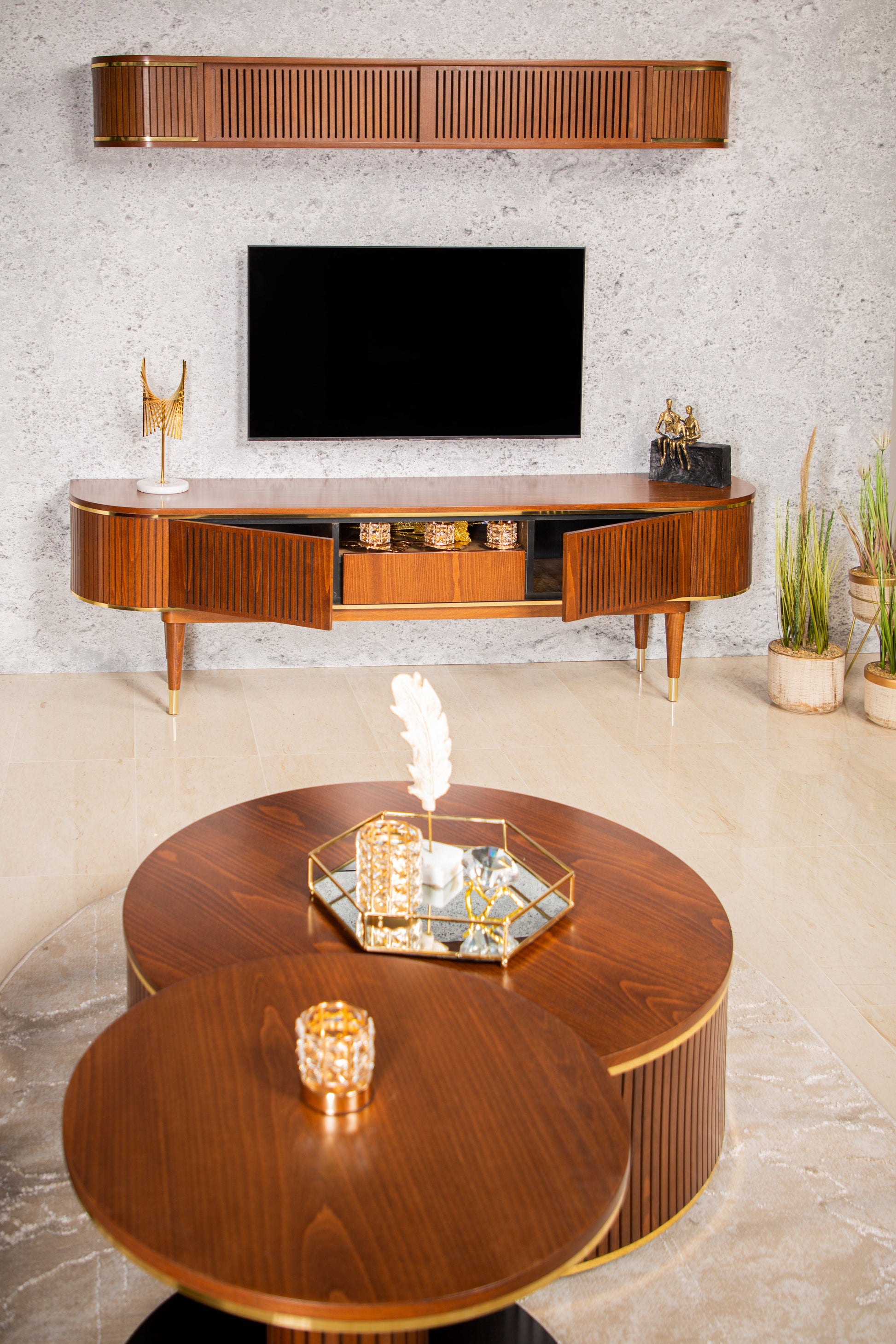 Upgrade Your Entertainment Center with TV Tables & Console Tables from like.furniture.