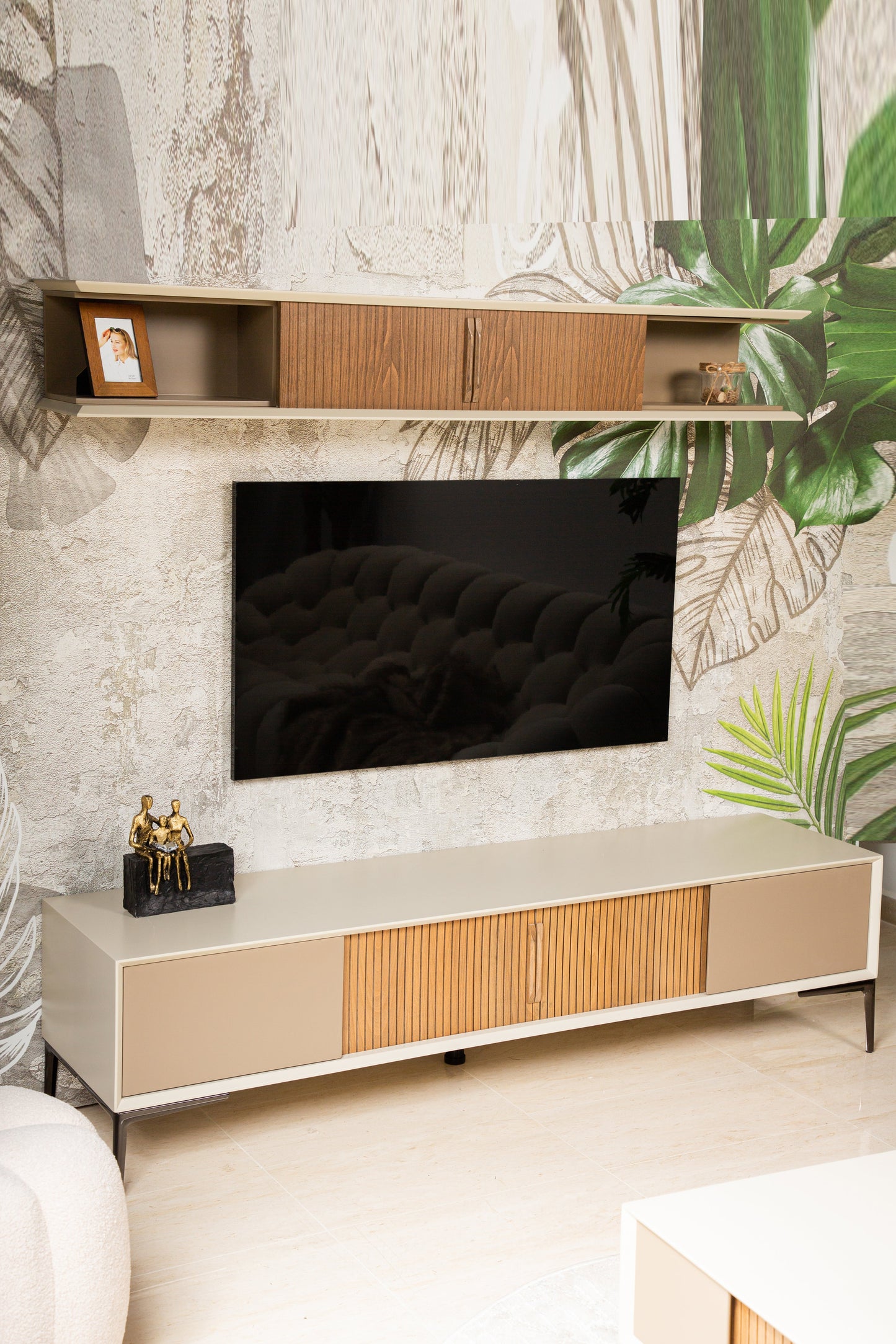 Upgrade Your Entertainment Center with TV Tables & Console Tables from like.furniture