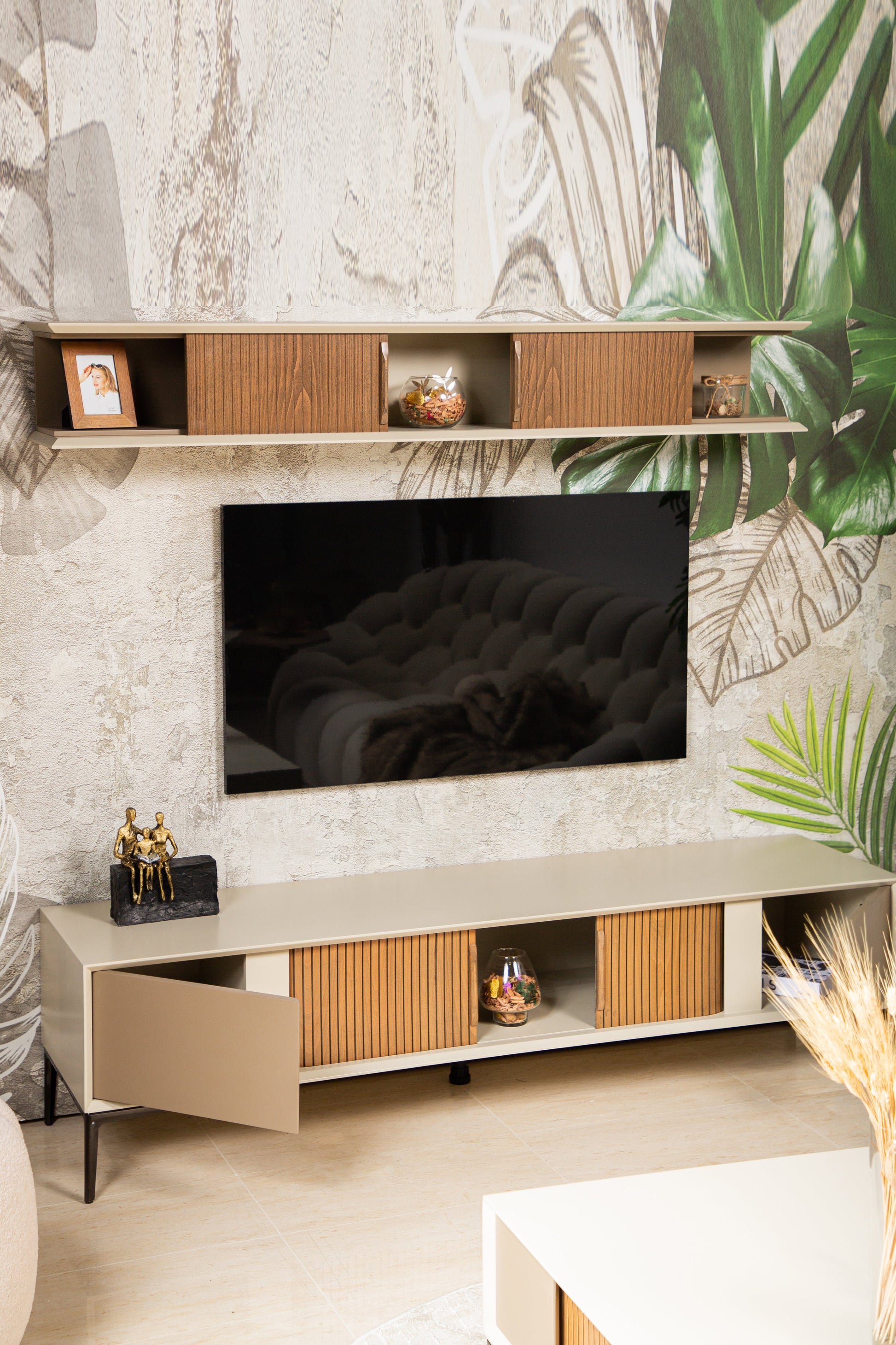 Upgrade Your Entertainment Center with TV Tables & Console Tables from like.furniture